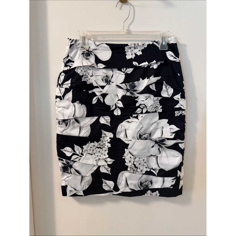 White House Black Market Black & White Floral Pencil Skirt